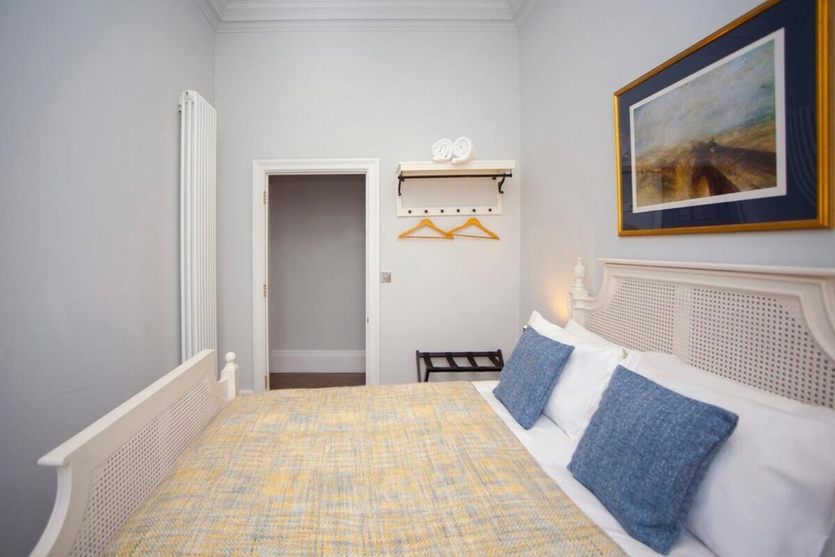 Stylish City Centre Apartment - Бат Екстериор снимка