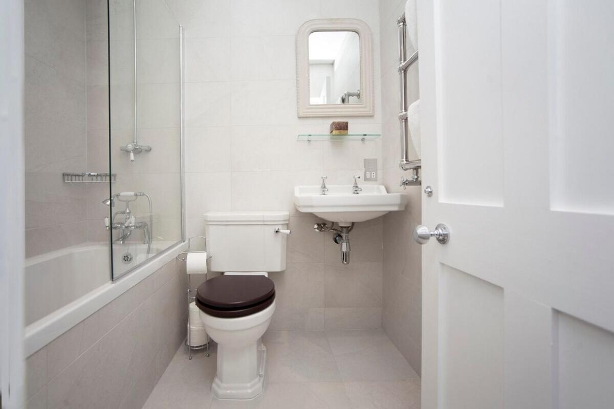 Stylish City Centre Apartment - Бат Екстериор снимка