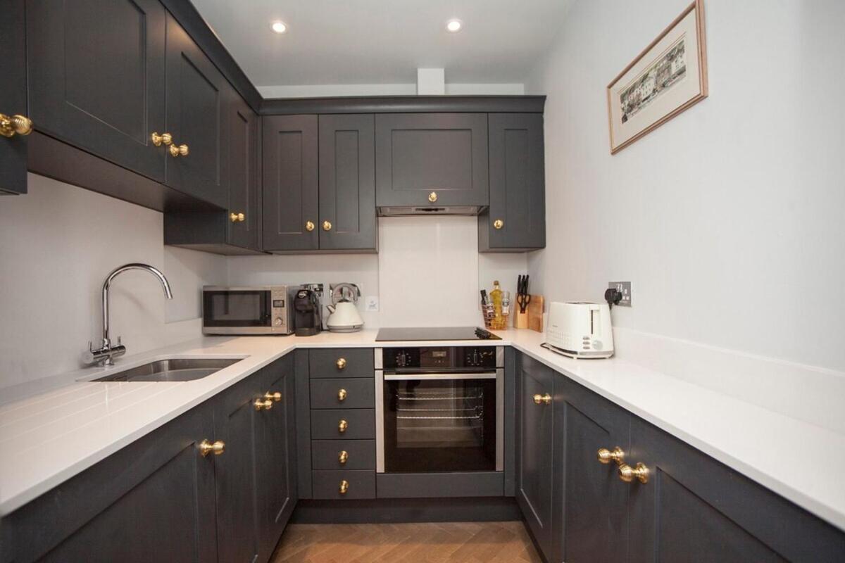 Stylish City Centre Apartment - Бат Екстериор снимка