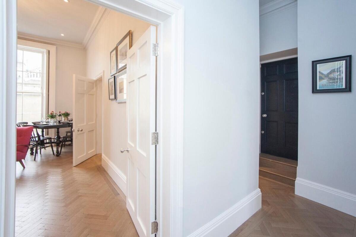 Stylish City Centre Apartment - Бат Екстериор снимка