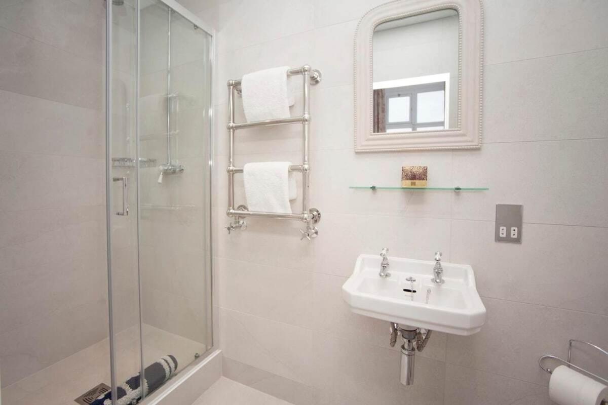 Stylish City Centre Apartment - Бат Екстериор снимка